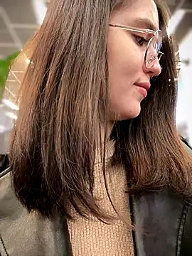 meow girl online show from 10/25/25, 12:04