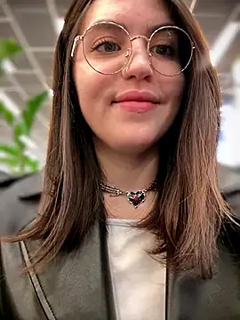 meow girl online show from 10/12/25, 10:05