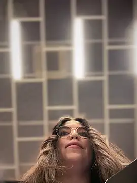 meow girl online show from 12/20/25, 11:02