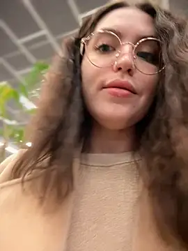 meow girl online show from 10/27/25, 11:22