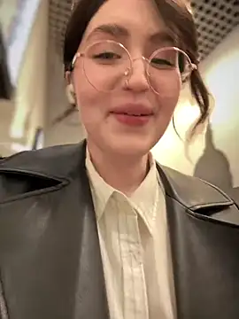 meow girl online show from 03/15/25, 02:23