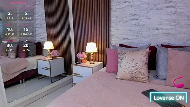 MadisonHunter2024 online show from 11/10/25, 07:41