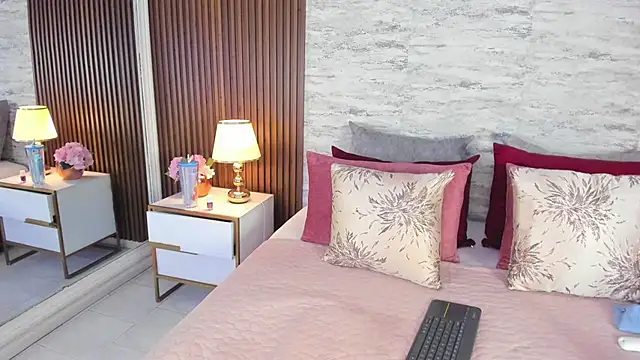 MadisonHunter2024 online show from 01/09/26, 08:16