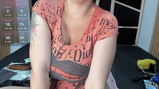 yahaira  online show from 10/30/25, 01:09