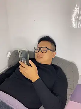 lixiaoshuai8 online show from 11/28/25, 05:29