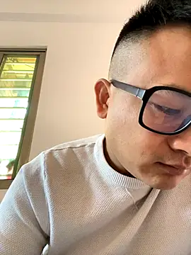 lixiaoshuai8 online show from 12/05/25, 04:44