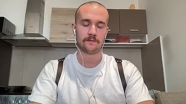 Snapshot of cute_mark chatting on 12/20/24, 10:16 cute mark online show from 12/20/24, 10:16