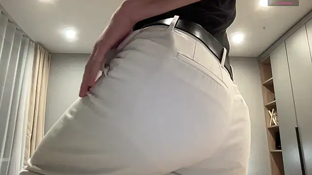 cute mark online show from 11/18/25, 08:12