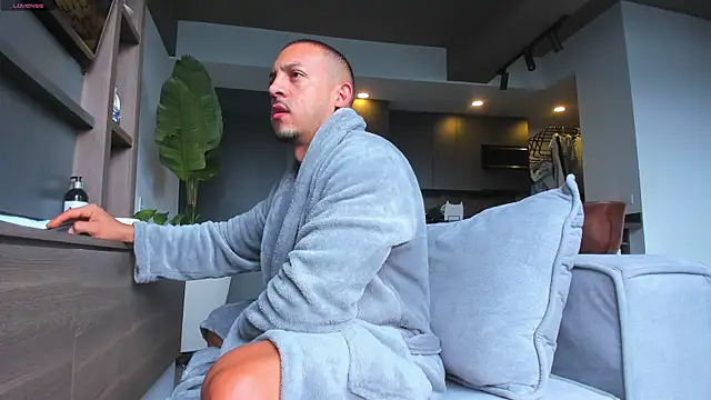 Maximo Marcelo online show from 12/03/25, 12:04