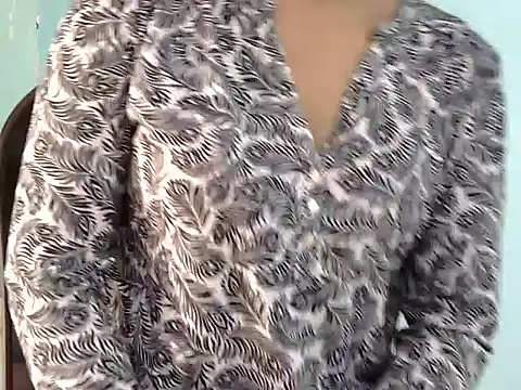 Snapshot of Nehasingh2024 chatting on 10/21/25, 09:09 Nehasingh2024 online show from 10/21/25, 09:09