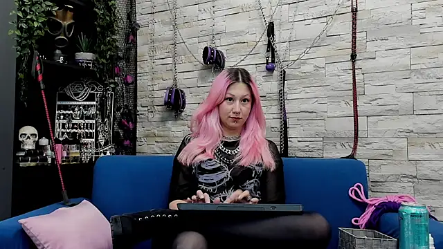 Snapshot of CruelMistress chatting on 02/25/25, 11:37 CruelMistress online show from 02/25/25, 11:37