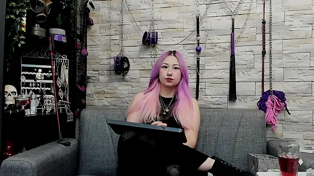 Snapshot of CruelMistress chatting on 06/03/26, 12:55 CruelMistress online show from 06/03/26, 12:55