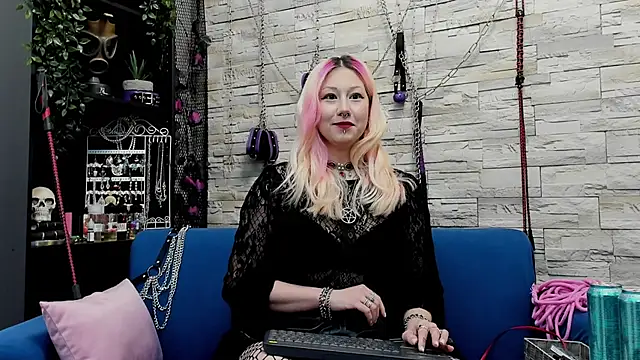 Snapshot of CruelMistress chatting on 01/12/25, 03:49 CruelMistress online show from 01/12/25, 03:49
