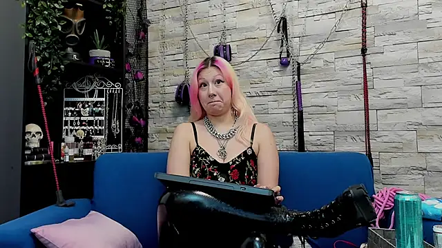 Snapshot of CruelMistress chatting on 01/07/25, 03:03 CruelMistress online show from 01/07/25, 03:03