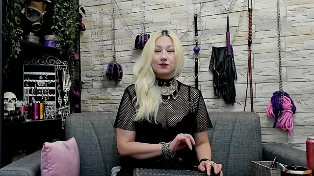 Snapshot of CruelMistress chatting on 10/09/25, 11:16 CruelMistress online show from 10/09/25, 11:16