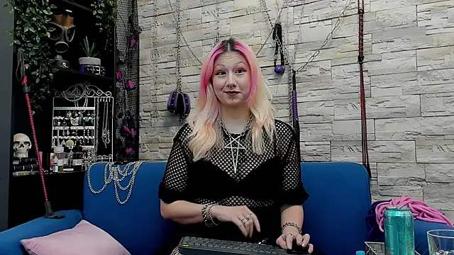 Snapshot of CruelMistress chatting on 01/08/25, 12:17 CruelMistress online show from 01/08/25, 12:17