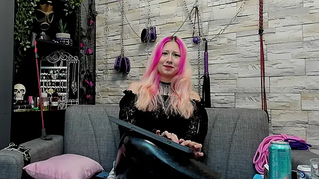 Snapshot of CruelMistress chatting on 12/24/24, 03:49 CruelMistress online show from 12/24/24, 03:49