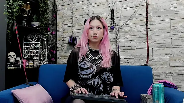 Snapshot of CruelMistress chatting on 02/23/25, 11:25 CruelMistress online show from 02/23/25, 11:25