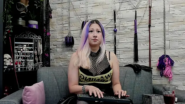 CruelMistress online show from 12/01/25, 12:00