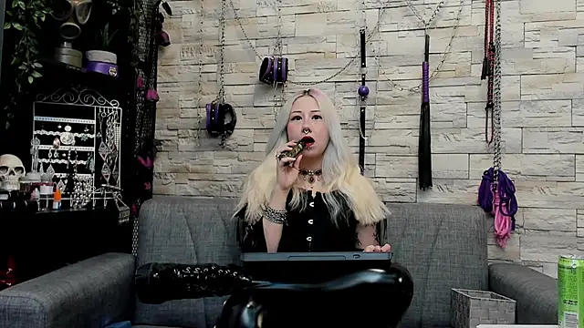 Snapshot of CruelMistress chatting on 05/10/26, 12:47 CruelMistress online show from 05/10/26, 12:47