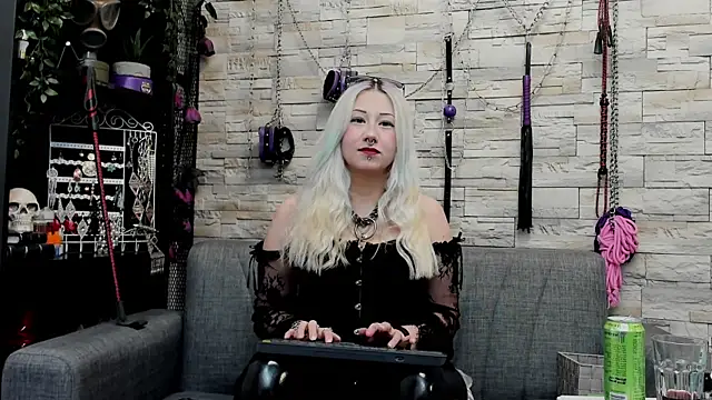 Snapshot of CruelMistress chatting on 05/16/26, 12:42 CruelMistress online show from 05/16/26, 12:42