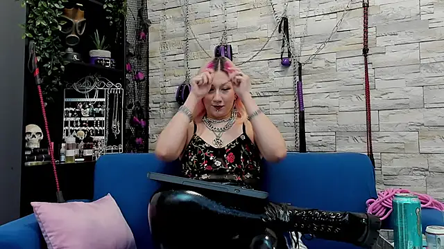 Snapshot of CruelMistress chatting on 01/07/25, 12:03 CruelMistress online show from 01/07/25, 12:03