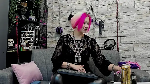 Snapshot of CruelMistress chatting on 12/13/24, 01:26 CruelMistress online show from 12/13/24, 01:26