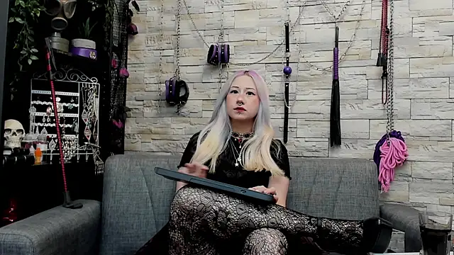 Snapshot of CruelMistress chatting on 05/01/26, 12:48 CruelMistress online show from 05/01/26, 12:48