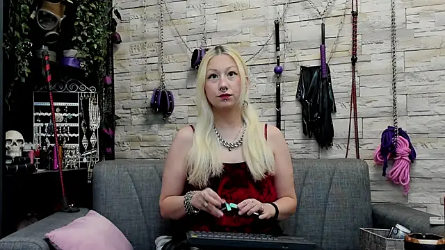 Snapshot of CruelMistress chatting on 10/07/25, 11:28 CruelMistress online show from 10/07/25, 11:28
