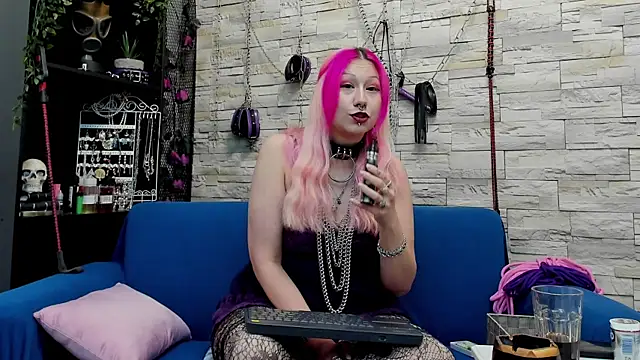 Snapshot of CruelMistress chatting on 12/16/24, 02:57 CruelMistress online show from 12/16/24, 02:57