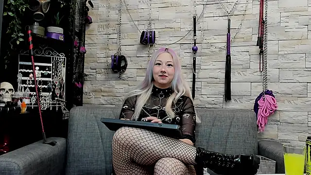 Snapshot of CruelMistress chatting on 04/29/26, 12:04 CruelMistress online show from 04/29/26, 12:04