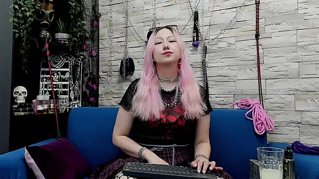 Snapshot of CruelMistress chatting on 03/14/25, 07:34 CruelMistress online show from 03/14/25, 07:34