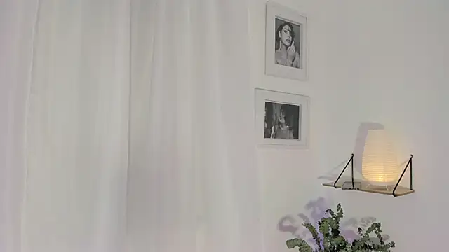 Snapshot of Candelariia_ chatting on 03/05/25, 07:27 Candelariia online show from 03/05/25, 07:27
