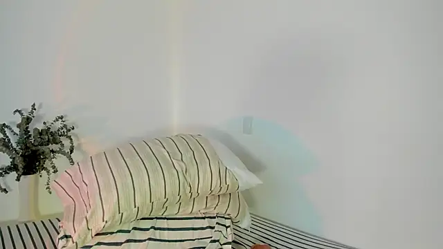 Snapshot of Candelariia_ chatting on 03/18/25, 08:05 Candelariia online show from 03/18/25, 08:05