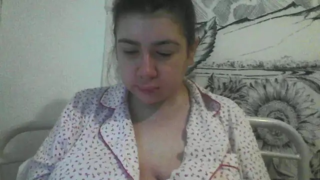 Snapshot of CamilaCherryX chatting on 10/04/25, 05:03 CamilaCherryX online show from 10/04/25, 05:03