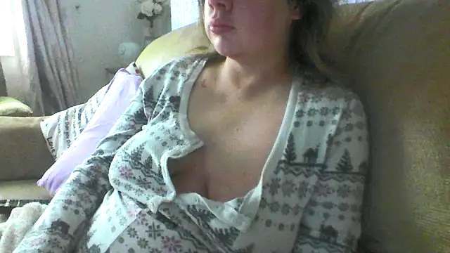 Snapshot of CamilaCherryX chatting on 09/14/25, 04:40 CamilaCherryX online show from 09/14/25, 04:40