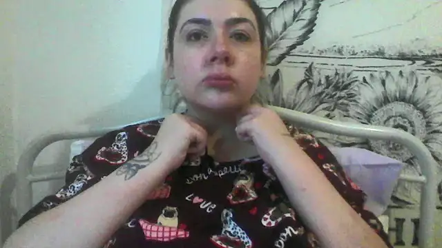 Snapshot of CamilaCherryX chatting on 11/16/25, 02:22 CamilaCherryX online show from 11/16/25, 02:22