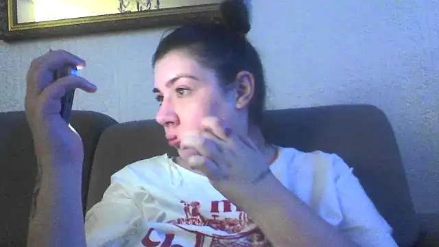 Snapshot of CamilaCherryX chatting on 11/12/25, 06:45 CamilaCherryX online show from 11/12/25, 06:45