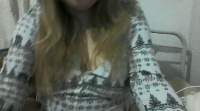 Snapshot of CamilaCherryX chatting on 01/16/25, 01:37 CamilaCherryX online show from 01/16/25, 01:37