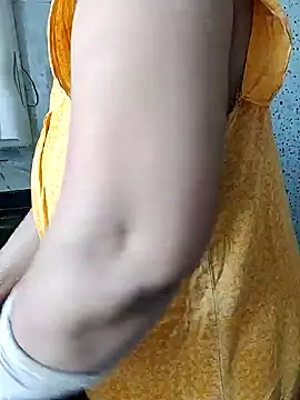 Snapshot of milf-kaira chatting on 01/11/25, 05:10 milf-kaira online show from 01/11/25, 05:10