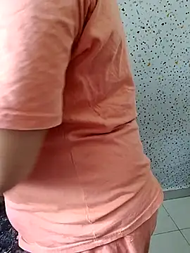 Snapshot of milf-kaira chatting on 03/18/25, 11:33 milf-kaira online show from 03/18/25, 11:33