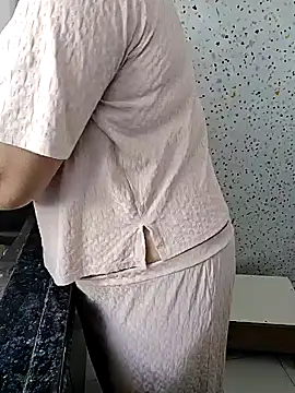 Snapshot of milf-kaira chatting on 01/28/25, 04:29 milf-kaira online show from 01/28/25, 04:29