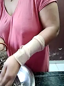 Snapshot of milf-kaira chatting on 12/27/24, 02:58 milf-kaira online show from 12/27/24, 02:58