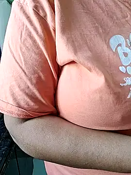 Snapshot of milf-kaira chatting on 01/14/25, 04:04 milf-kaira online show from 01/14/25, 04:04