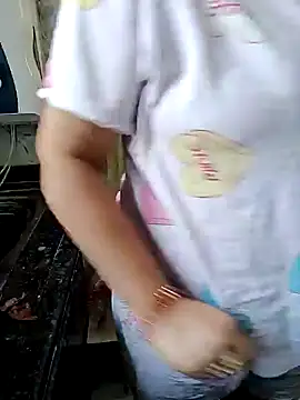 Snapshot of milf-kaira chatting on 01/25/25, 11:44 milf-kaira online show from 01/25/25, 11:44