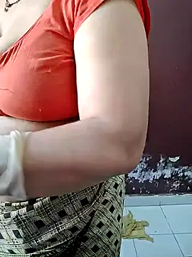 Snapshot of milf-kaira chatting on 12/31/24, 03:01 milf-kaira online show from 12/31/24, 03:01