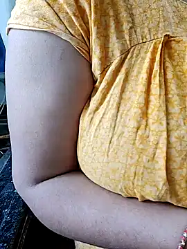 Snapshot of milf-kaira chatting on 01/02/25, 06:18 milf-kaira online show from 01/02/25, 06:18