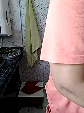 Snapshot of milf-kaira chatting on 01/22/25, 04:23 milf-kaira online show from 01/22/25, 04:23