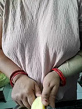 Snapshot of milf-kaira chatting on 03/20/25, 02:19 milf-kaira online show from 03/20/25, 02:19