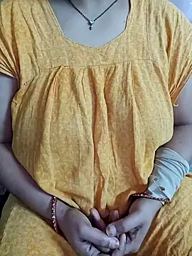 Snapshot of milf-kaira chatting on 01/05/25, 04:58 milf-kaira online show from 01/05/25, 04:58